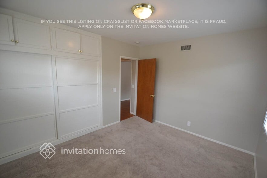 Building Photo - 2602 W 112th St