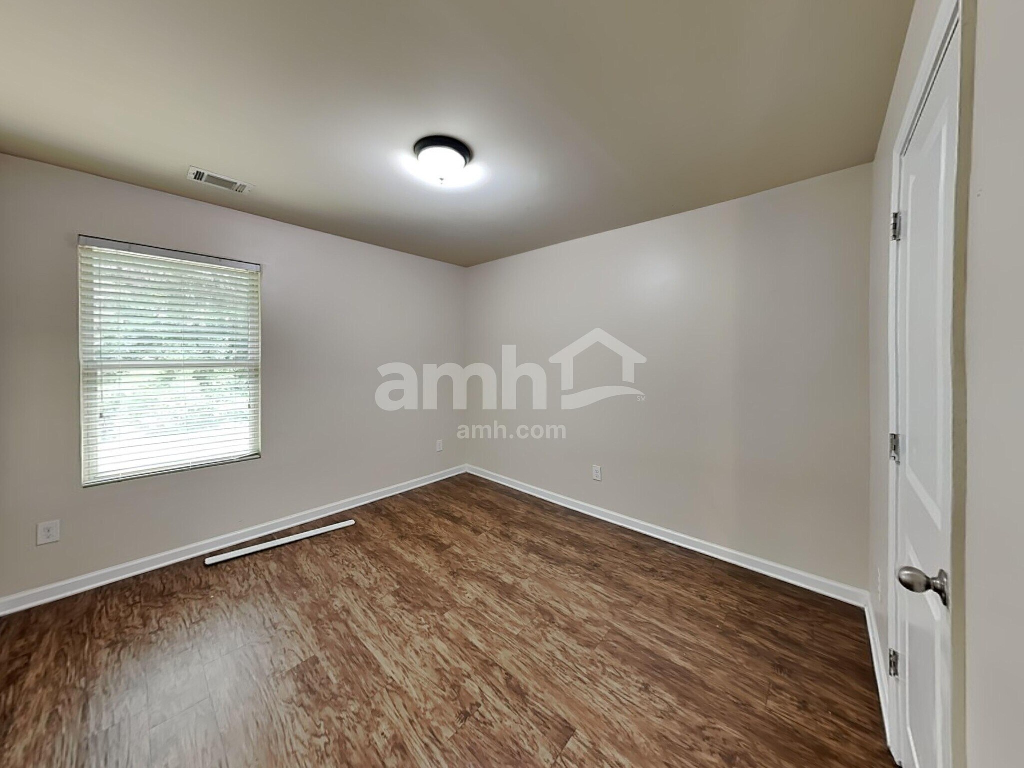 Building Photo - 3525 Mica Cir SE