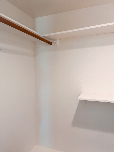 Building Photo - 1915 N Scovel St