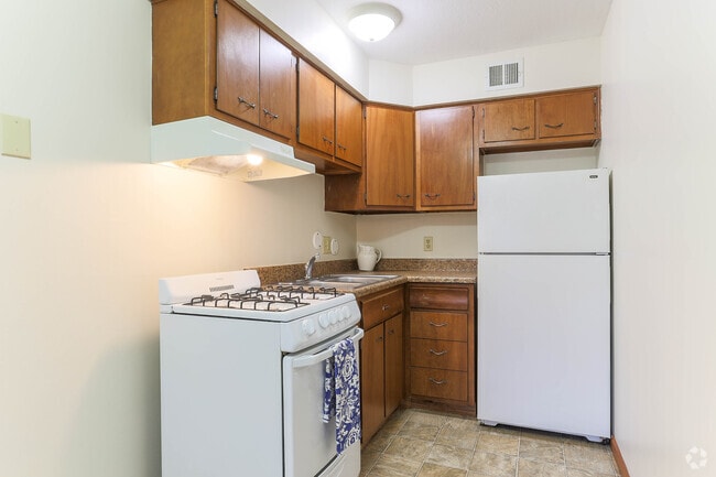 1BR, 2BA - 520SF - MarCon Dundee Apartments