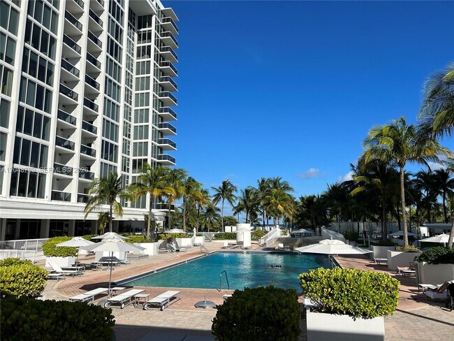 Building Photo - 10275 Collins Ave