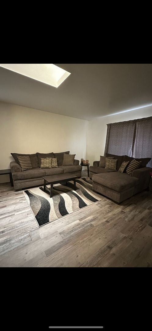 Building Photo - 2 Bedroom 1 Bath duplex