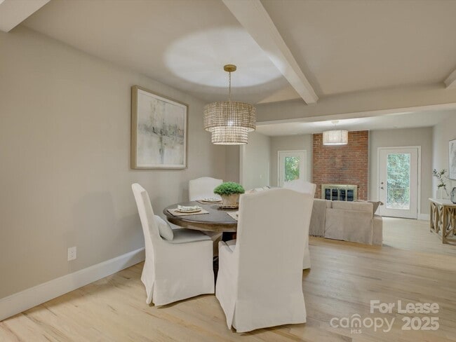 Building Photo - 2016 Wedgedale Dr