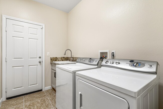 Building Photo - 1267 Oro Ridge