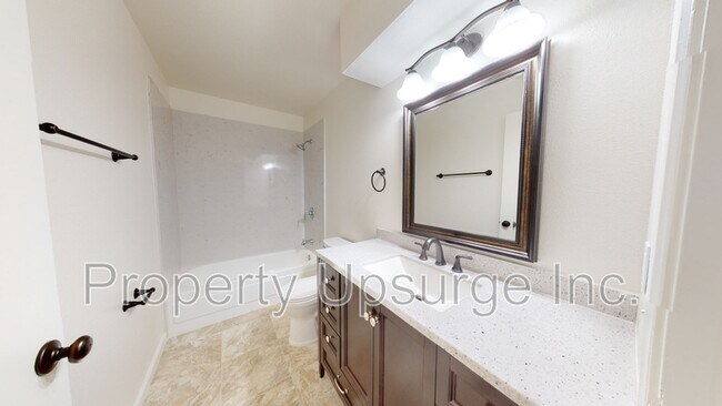 Building Photo - 905 Lakeside Dr