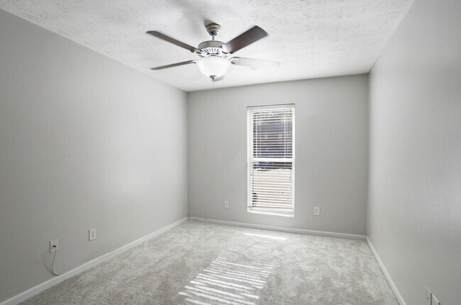 Building Photo - 115 Winding River Dr