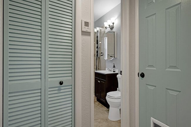 Building Photo - 1417 N Andrews Ave