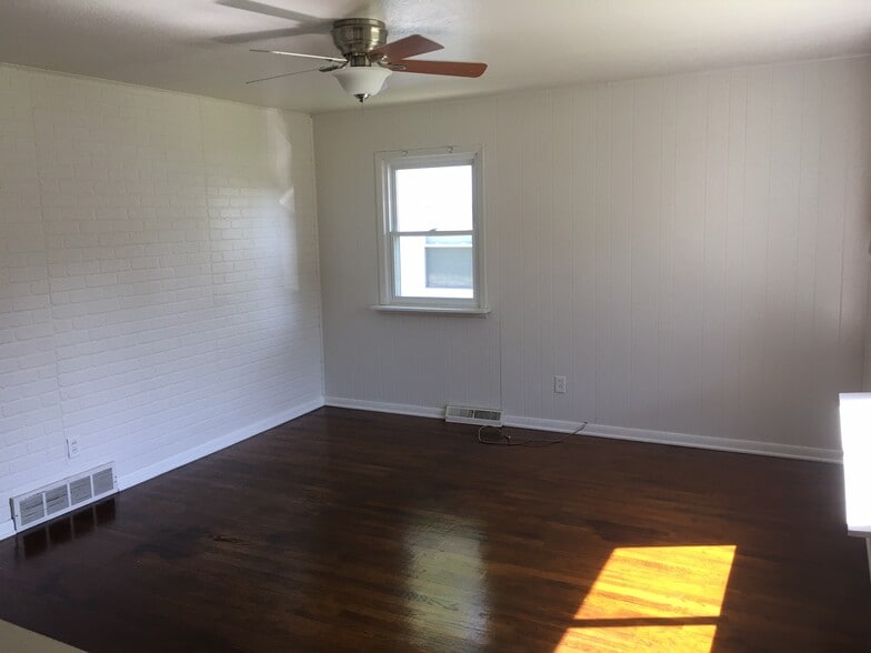 Living Room - 327 Jackson Ave