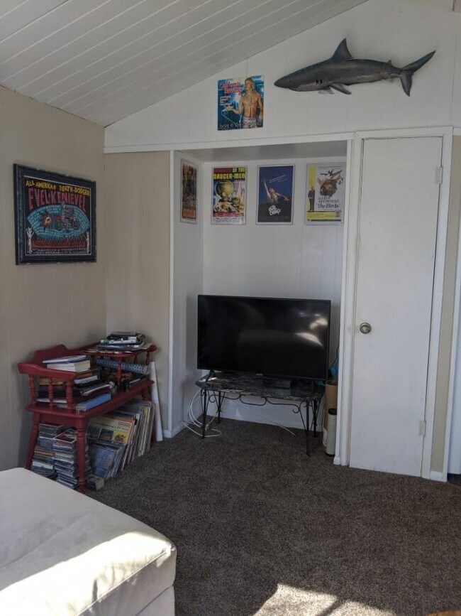 Building Photo - 5616 Riley St