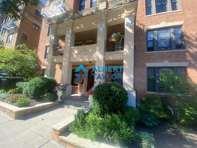 Building Photo - 460 Park Dr