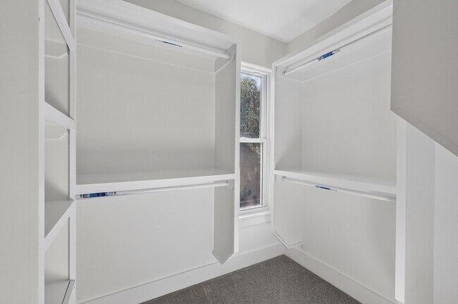 Building Photo - 617 Eastboro Dr