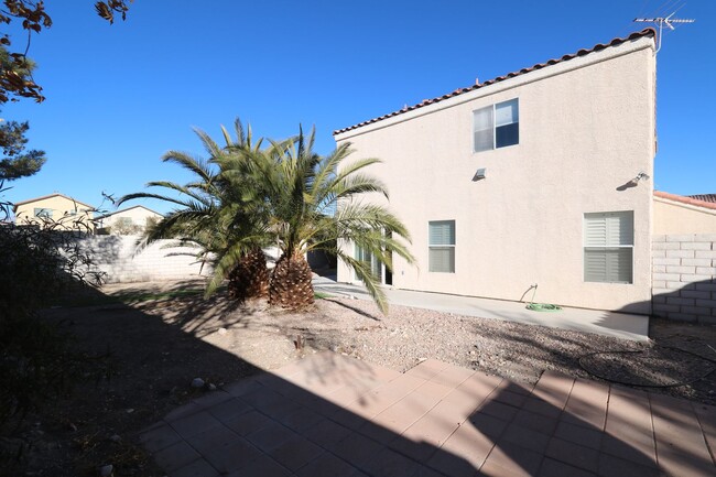 Building Photo - Modern fully furnished 2 Story home locate...