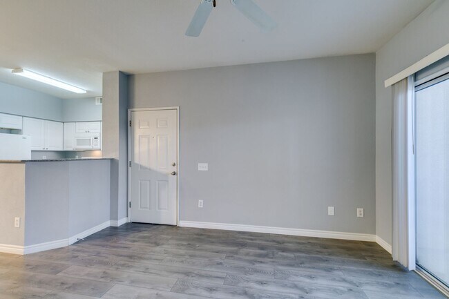Building Photo - CUTE AND COZY 1 BEDROOM UNIT WITH TONS OF UPGRADES*COMMUNITY AMENITIES*