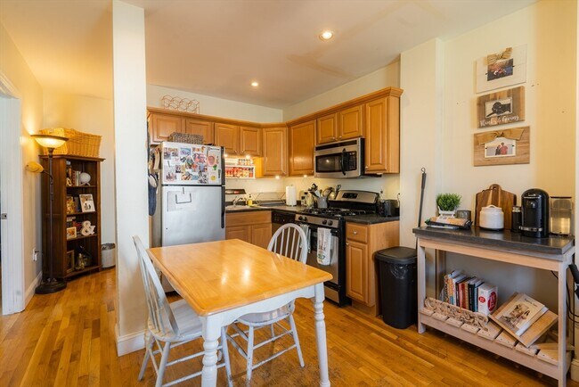 Primary Photo - 328 Beacon St