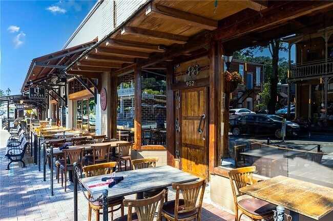 Building Photo - 390 Alpine Dr