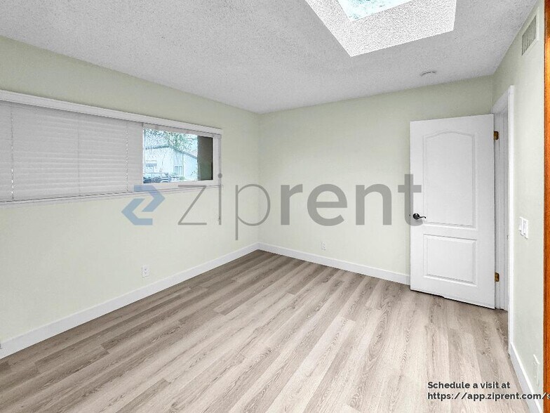 Building Photo - 12646 Beach St