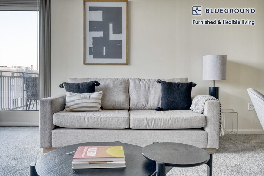 Building Photo - 2865 Park Blvd