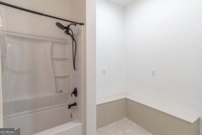 Building Photo - 651 Briarleigh Way