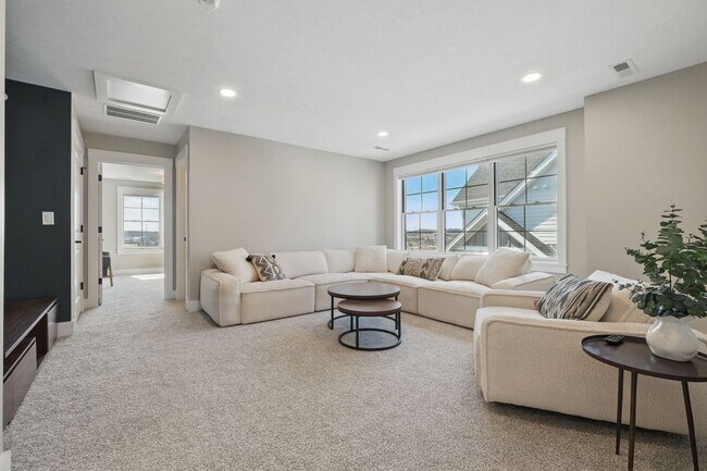 Building Photo - 3010 Greeneview Ln