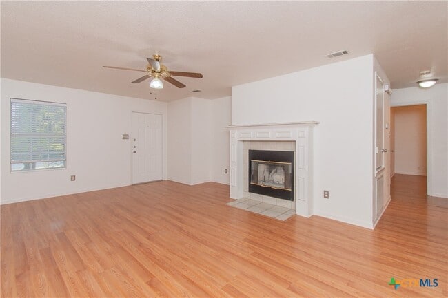 Building Photo - 2907 Lantana Dr