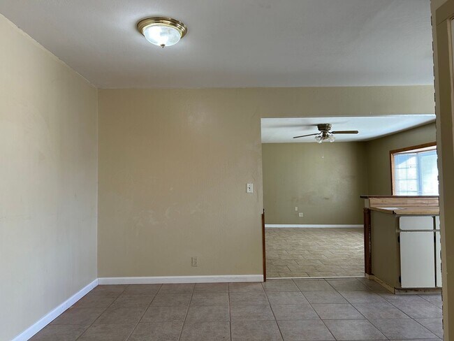 Building Photo - 2363 Vía Cedro