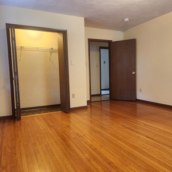 Building Photo - 83 Elm St