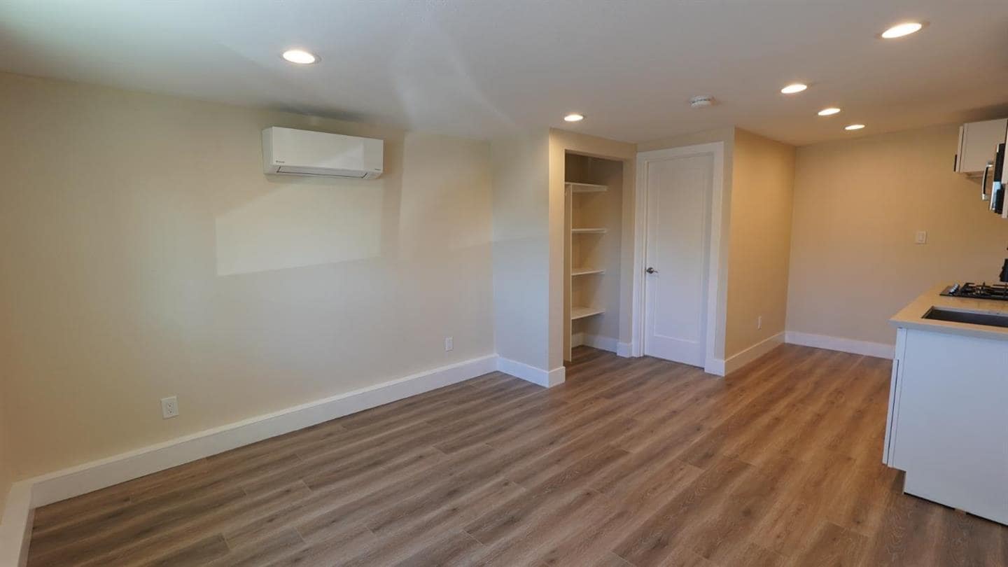 Building Photo - 5650 San Vincente Way
