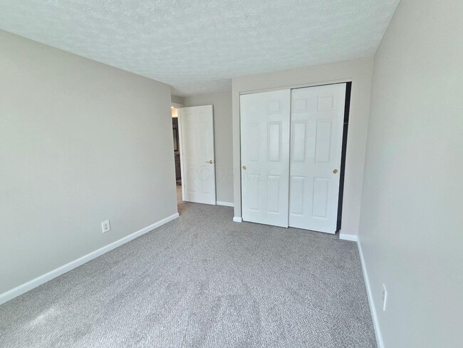 Building Photo - 5225 Wolf Run Dr