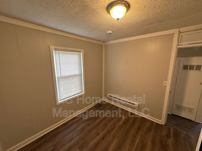 Building Photo - 109 W Hale St