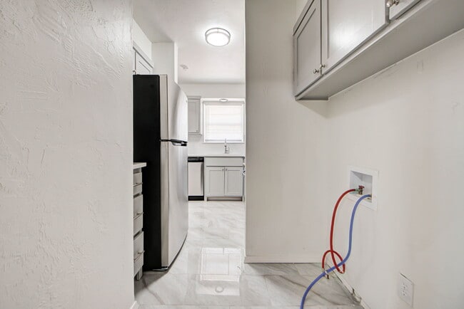 Building Photo - 2112 Melrose Dr