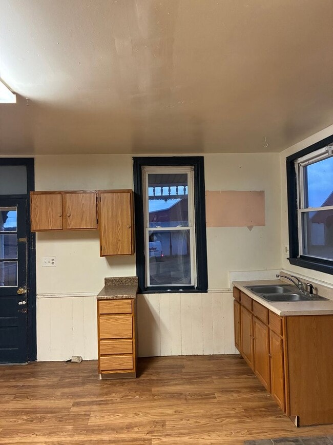 Building Photo - Charming 3-bedroom, 1-bath single-family home