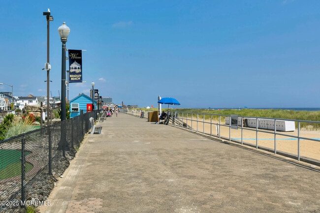 Building Photo - 202 2nd Ave