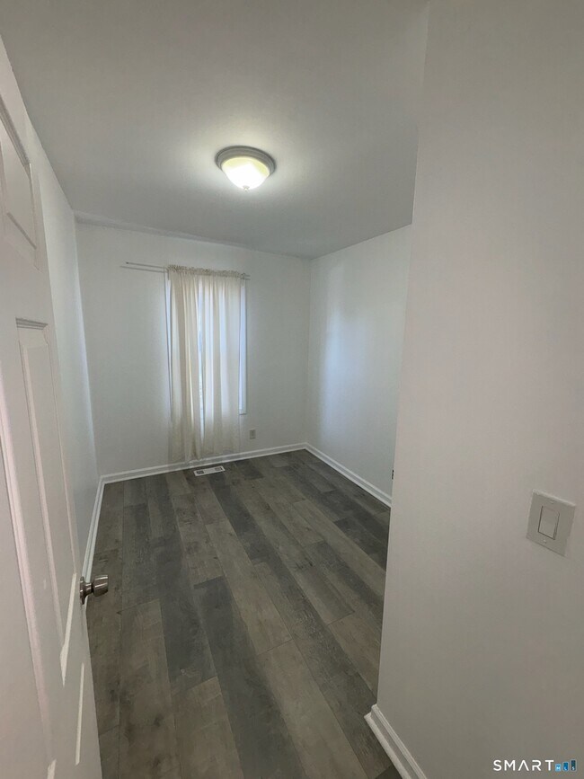 Building Photo - 144 Whittier St