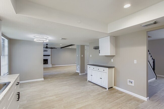 Building Photo - 4819 Brooklawn Dr