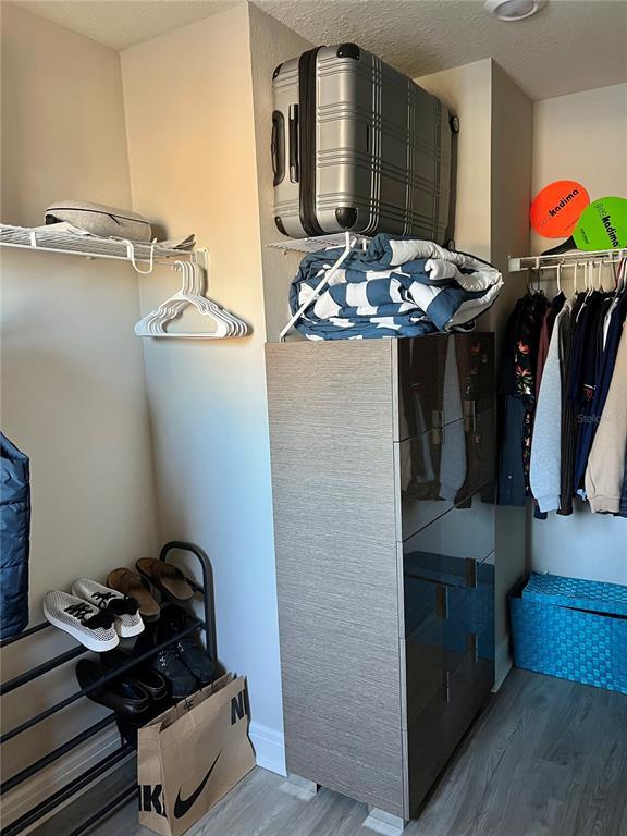 Building Photo - 5353 Royal Point Ave