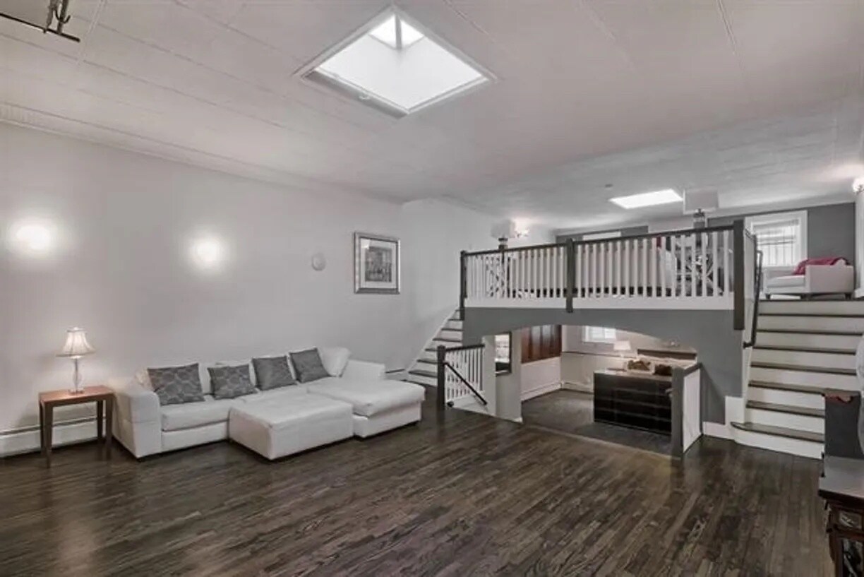 top room - 471 Palisade Ave