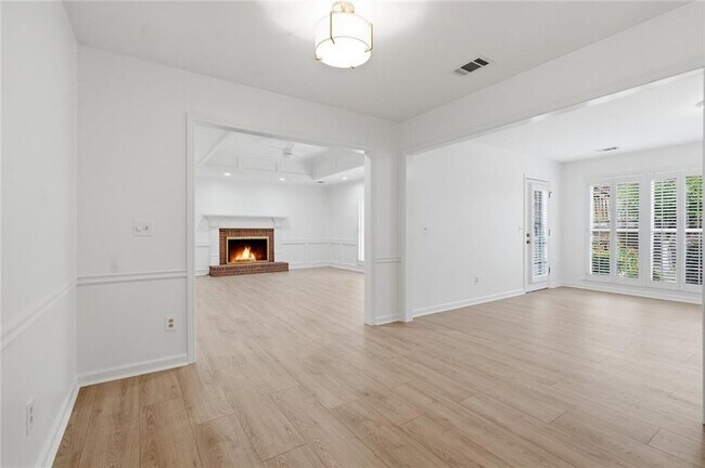 Building Photo - 330 Carybell Ln