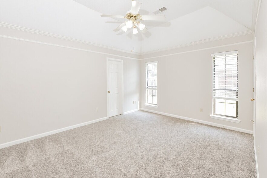 Building Photo - 6690 Autumn Wood Cove