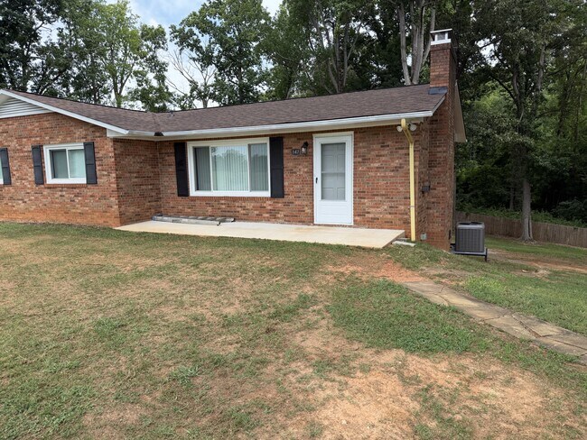 Building Photo - 147 Crooked Ln