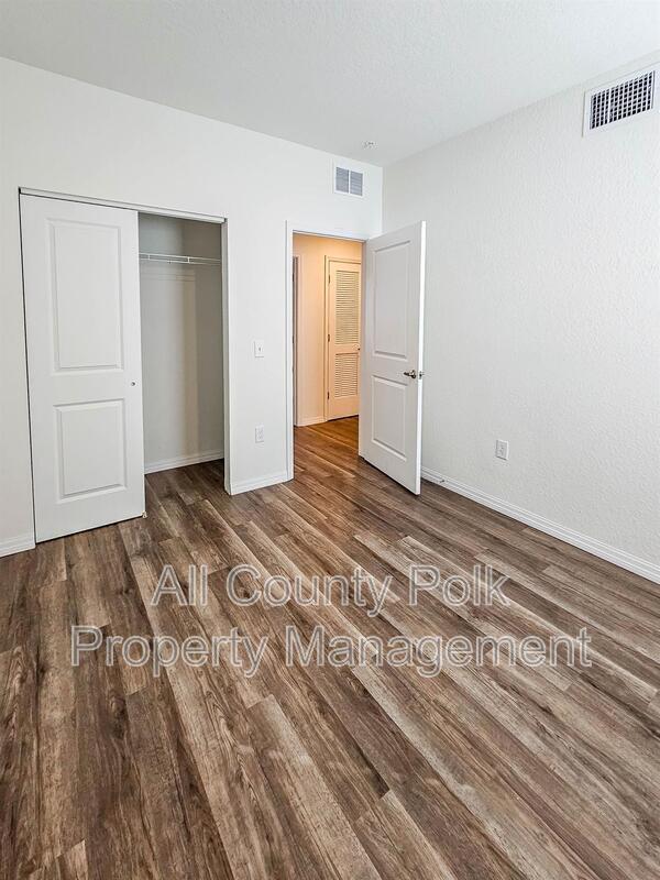 Building Photo - 915 Ariana St
