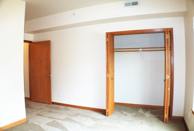 Building Photo - $1,275 | 2 Bedroom, 2 Bathroom Condo | Sublease | *Pet Friendly | Available for November 9th, 202...