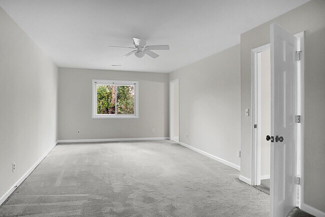 Building Photo - Spacious, Newly Renovated Villa Overlookin...