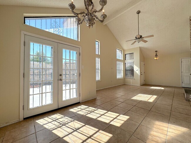 Building Photo - West El Paso 3bed/2Bath refrig A/C Home