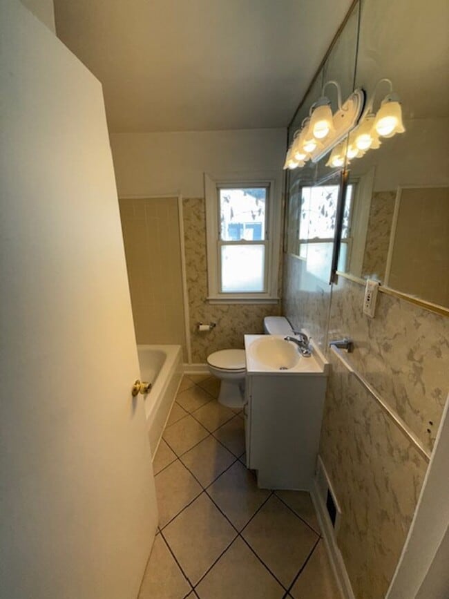 Building Photo - Come see your new home!