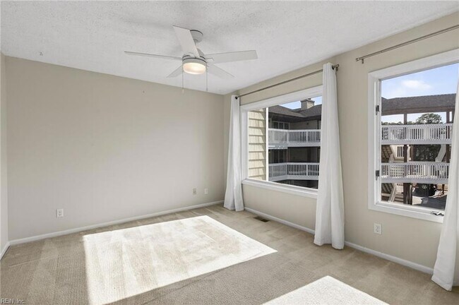 Building Photo - 2232 Vista Cir