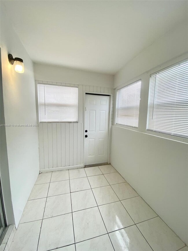Building Photo - 3200 Coral Springs Dr