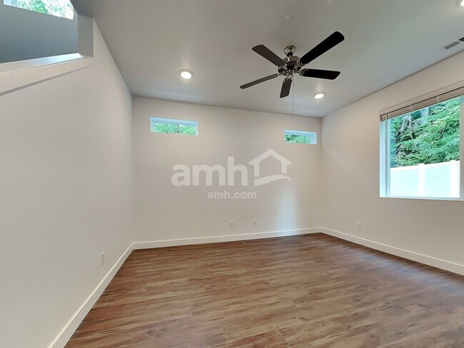 Building Photo - 8043 Dagny St SW