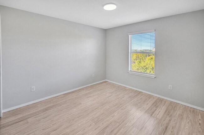 Building Photo - Partially furnished 3-bedroom, 2.5-bath home