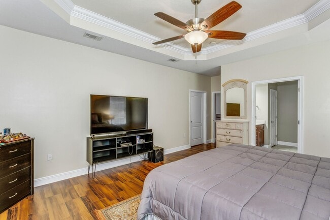 Building Photo - Four Bedroom with Outdoor Kitchen in Shalimar