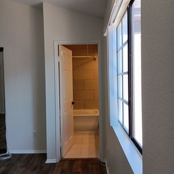 Building Photo - 1419 W 179th St